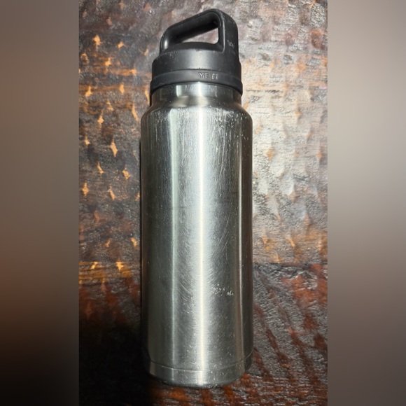 YETI RAMBLER® 36 OZ WATER BOTTLE WITH CHUG CAP - Picture 3 of 8